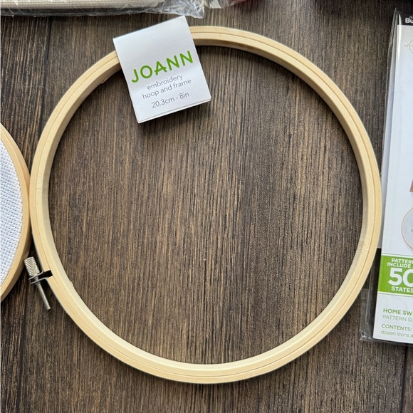 Embroidery starter kit comes with everything pictured - Picture 8 of 11